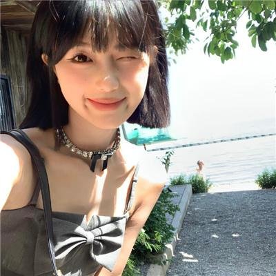 年轻女人